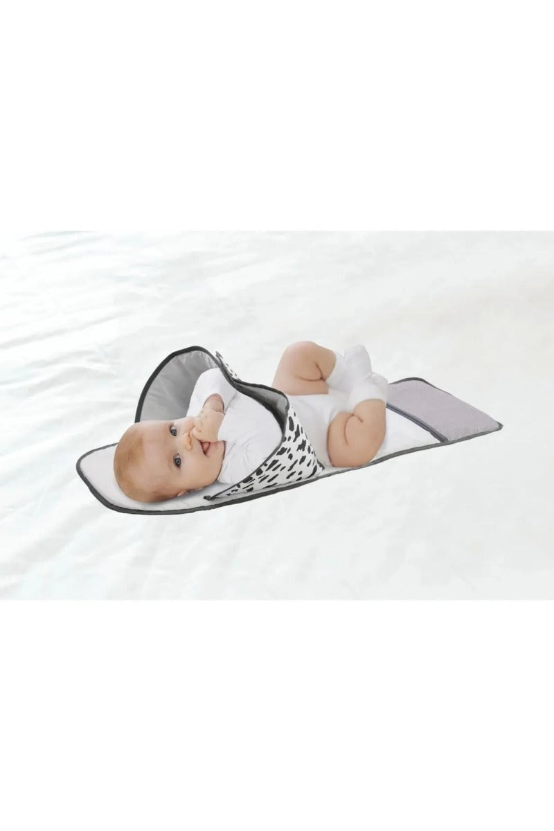 BABYJEM SWADDLE CHANGING MAT black and white