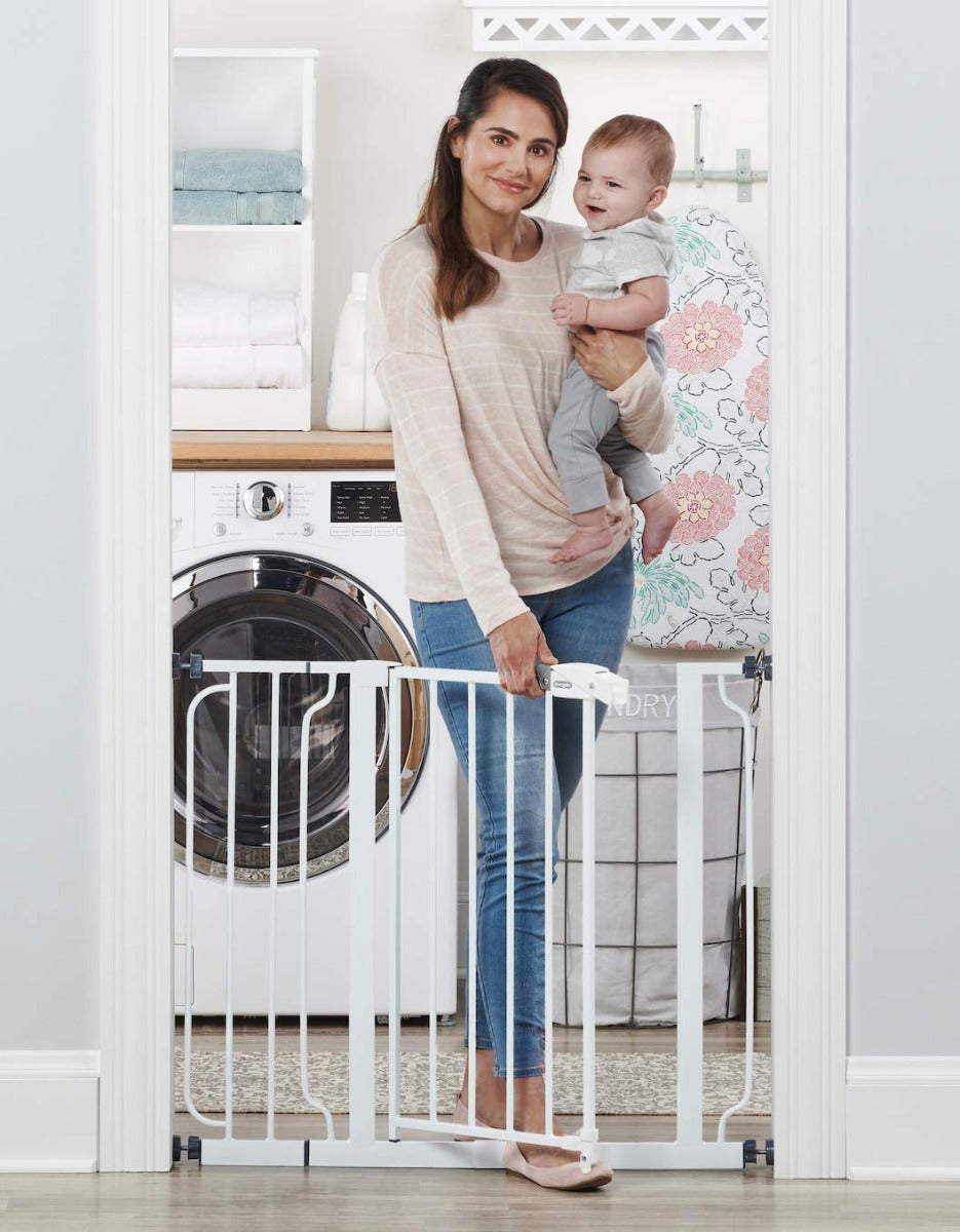 Regalo Extra Wide Safety Gate White 6-24 M