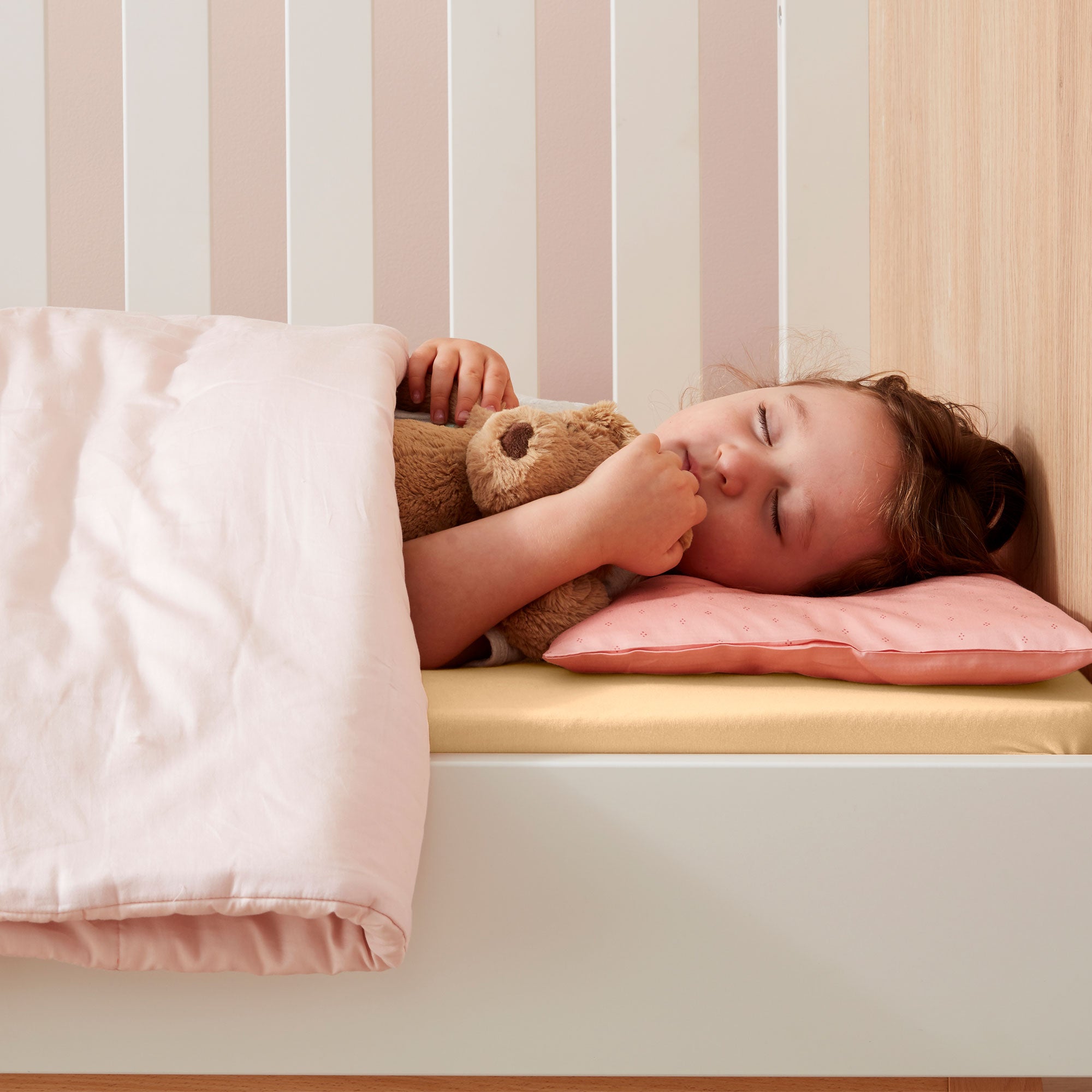 ergoPouch Toddler Pillow - Berries