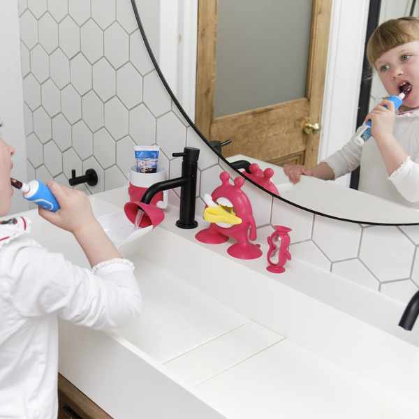 PLH EYEFAMILY™ Bathroom Set Flashbulb Fuschia