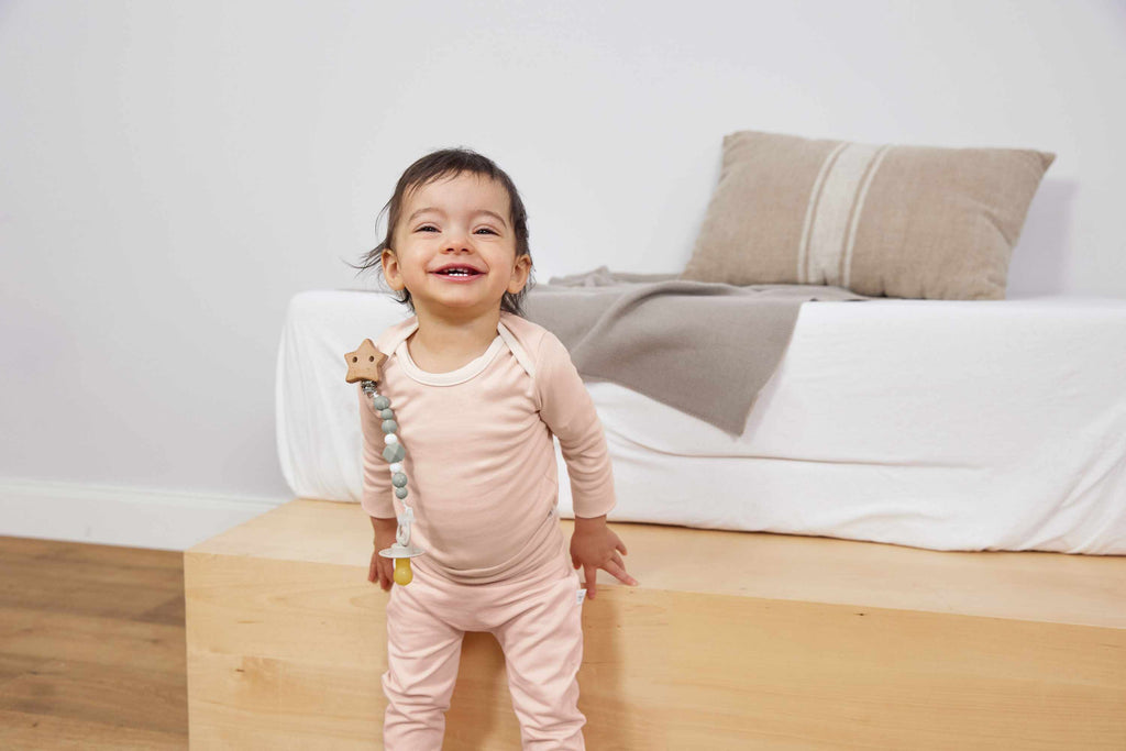 Lassig Soother Holder Wood/Silicone Little Universe Star olive