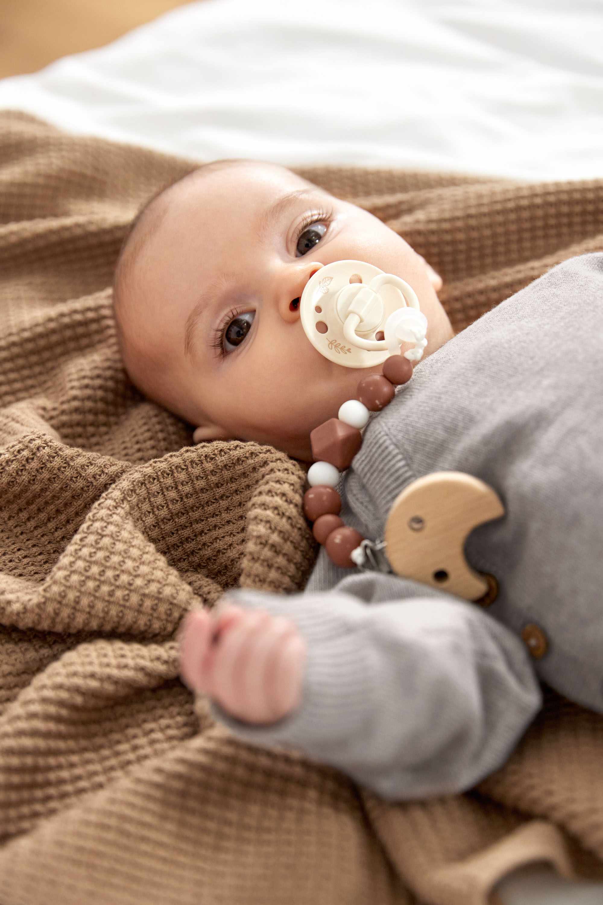 Lassig Soother Holder Wood/Silicone Little Universe - Moon rust