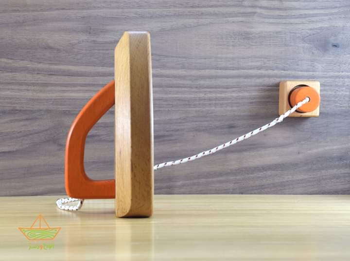 Wooden iron with plug (Red)