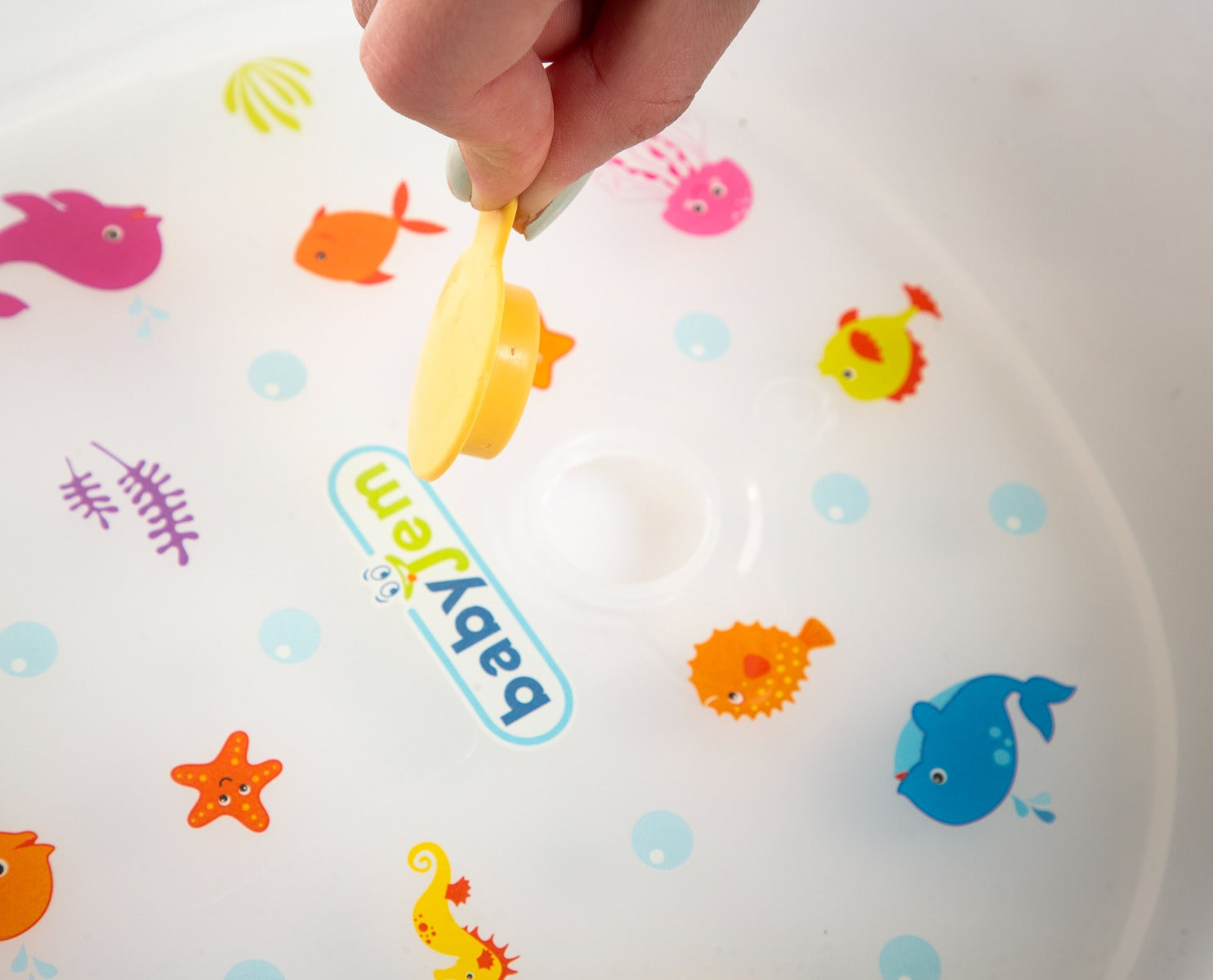 بيبي جيم_ حوض الاستحمام مع داعم_أبيض