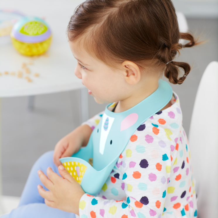 SKIP HOP - ZOO FOLD & GO SILICONE BIB UNICORN