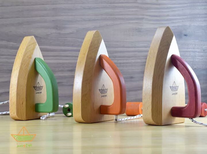 Wooden iron with plug (Red)
