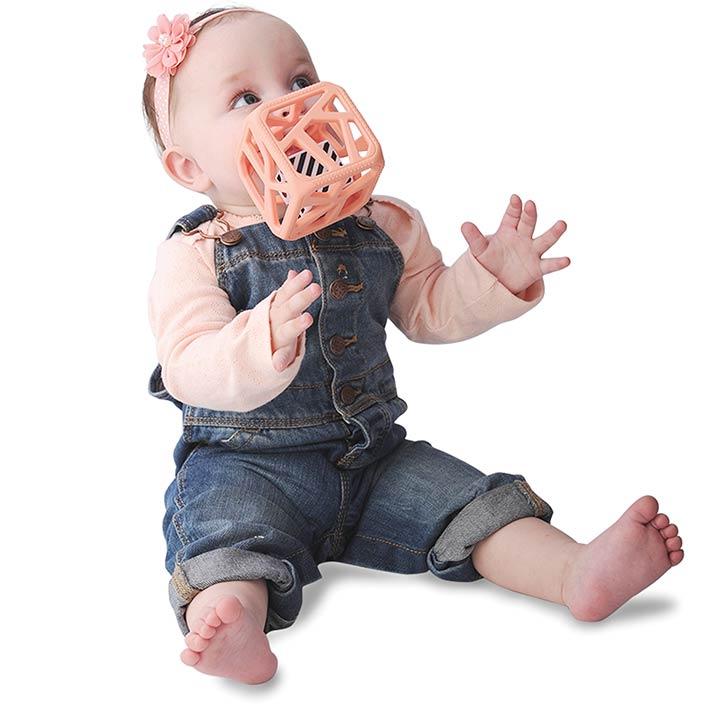 ماليركي – مكعب التسنين - خشخيشة  سهلة الإمساك – بينك خوخي