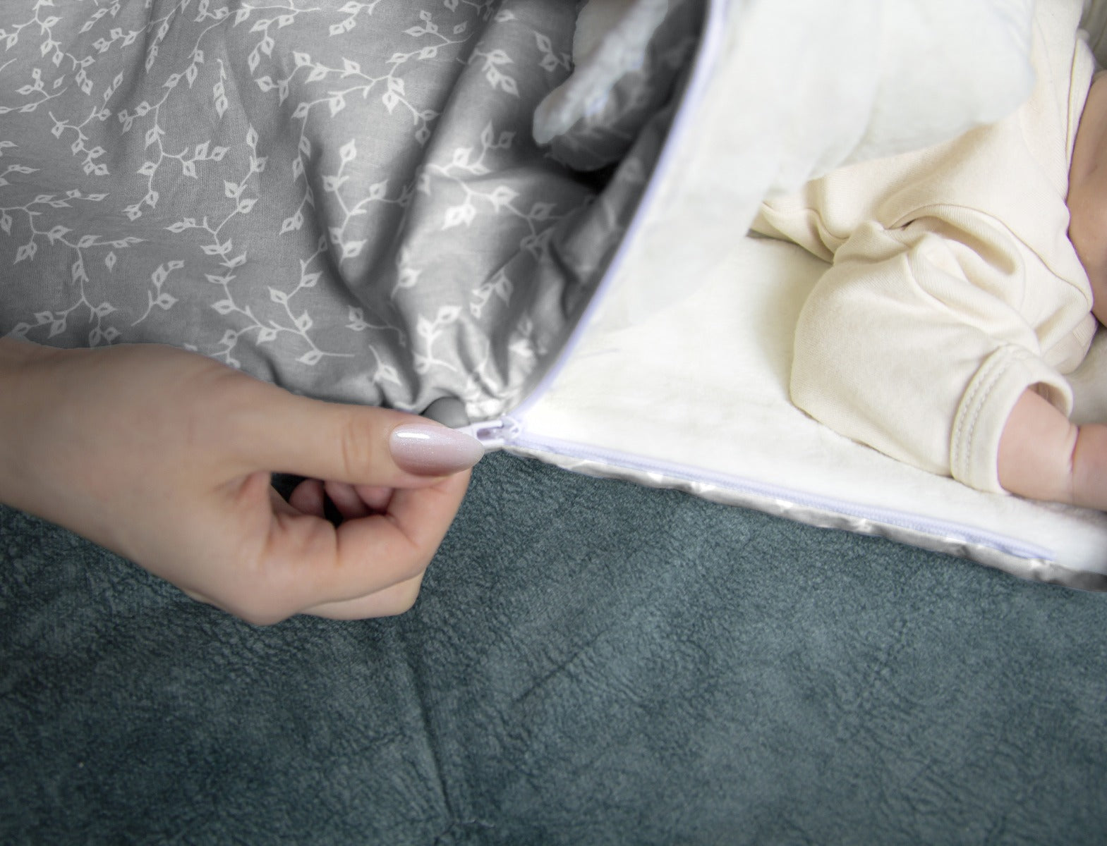 BABYJEM SWADDLE WITH FISH PATTERNS - GREY FLOWER