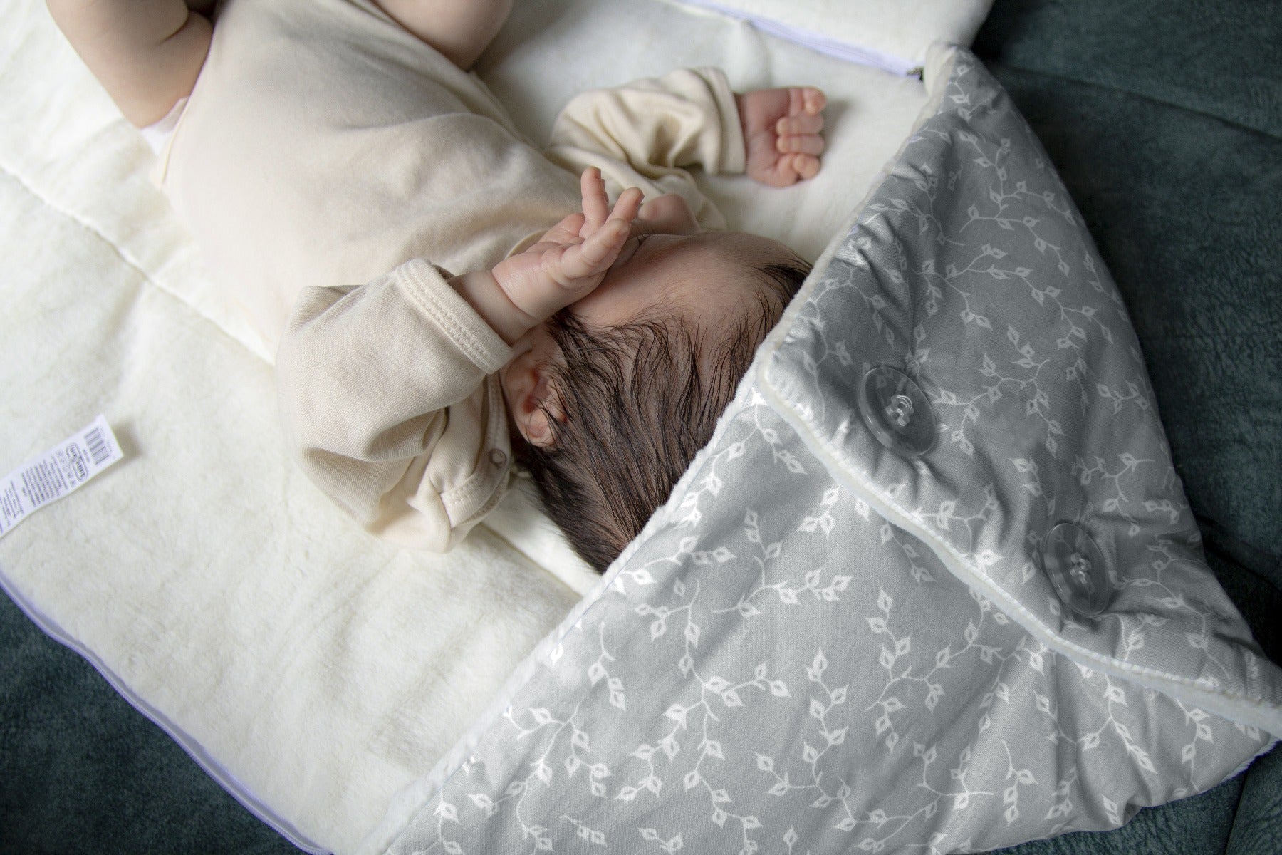 BABYJEM SWADDLE WITH FISH PATTERNS - GREY FLOWER
