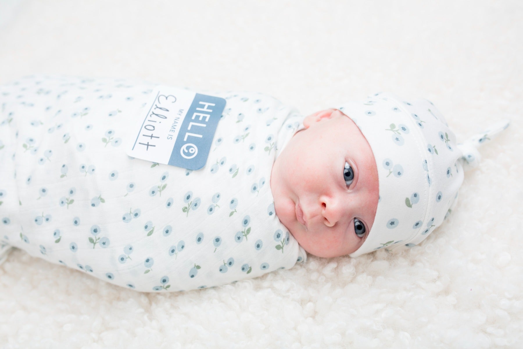 Lulujo Hello World Set (Bamboo Hat + Swaddle blanket) - Blueberries