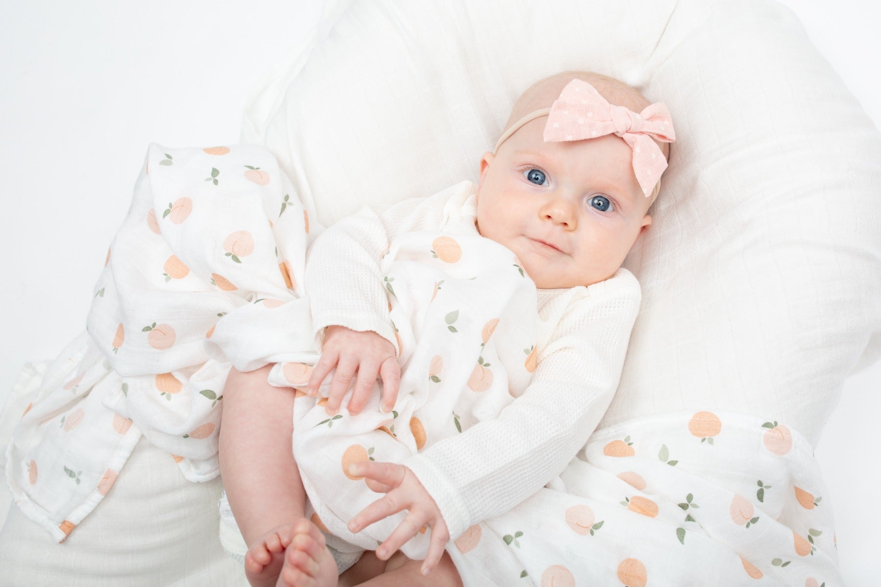 Lulujo Hello World Swaddle & Hat Set - Peaches