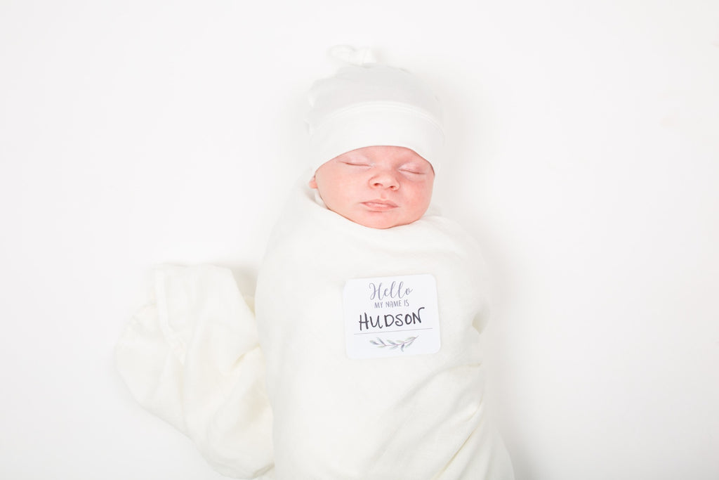 Lulujo Hello World Set (Bamboo Hat + Swaddle blanket) - White