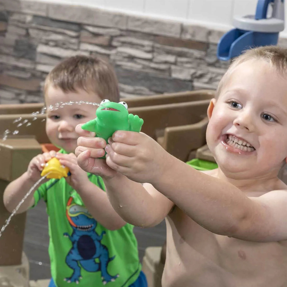 step2 PUMP & SPLASH DISCOVERY POND