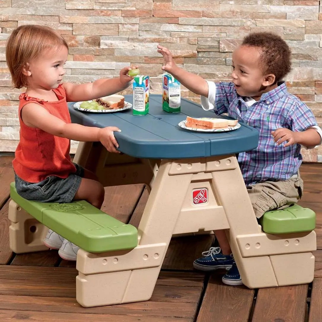 Step2 SIT & PLAY PICNIC TABLE W UMBRELLA